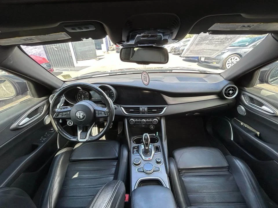 2020 Alfa Romeo Giulia - Image 15 of 17