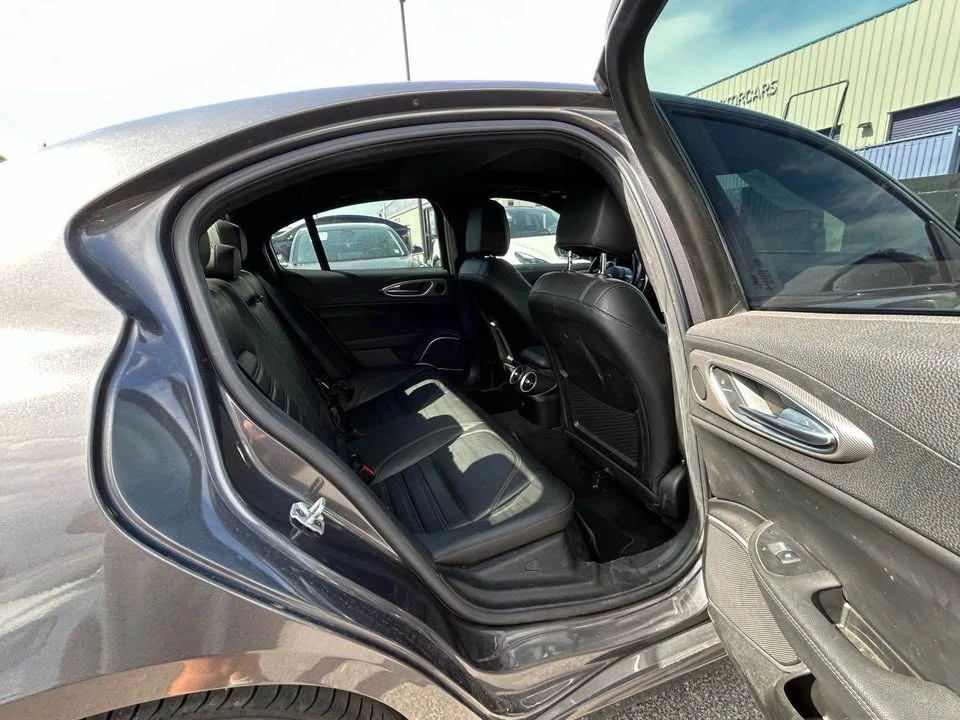 2020 Alfa Romeo Giulia - Image 13 of 17