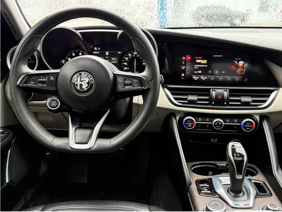 2020 Alfa Romeo Giulia - Image 4 of 19