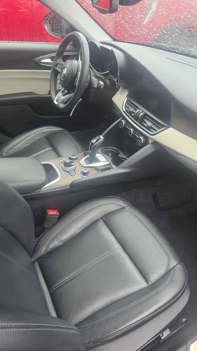 2020 Alfa Romeo Giulia - Image 11 of 19