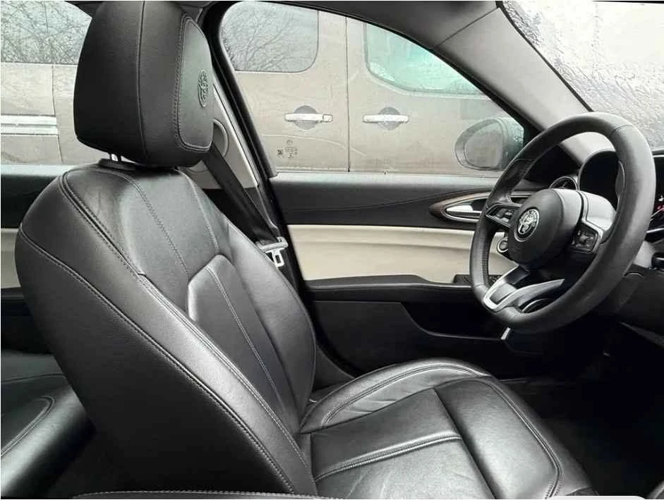 2020 Alfa Romeo Giulia - Image 6 of 19