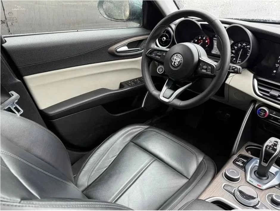 2020 Alfa Romeo Giulia - Image 7 of 19