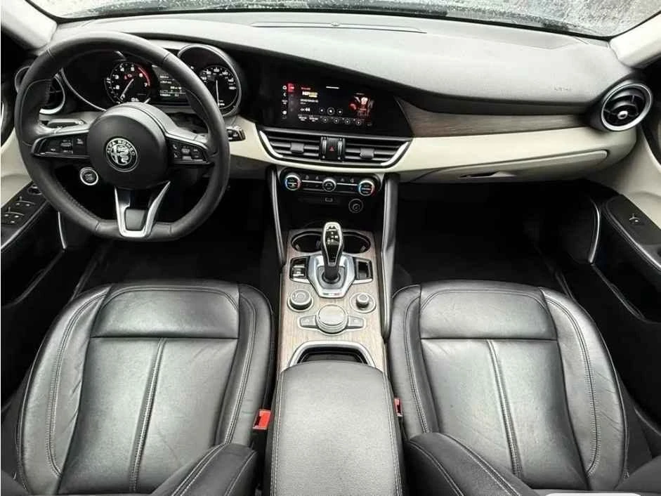 2020 Alfa Romeo Giulia - Image 5 of 19