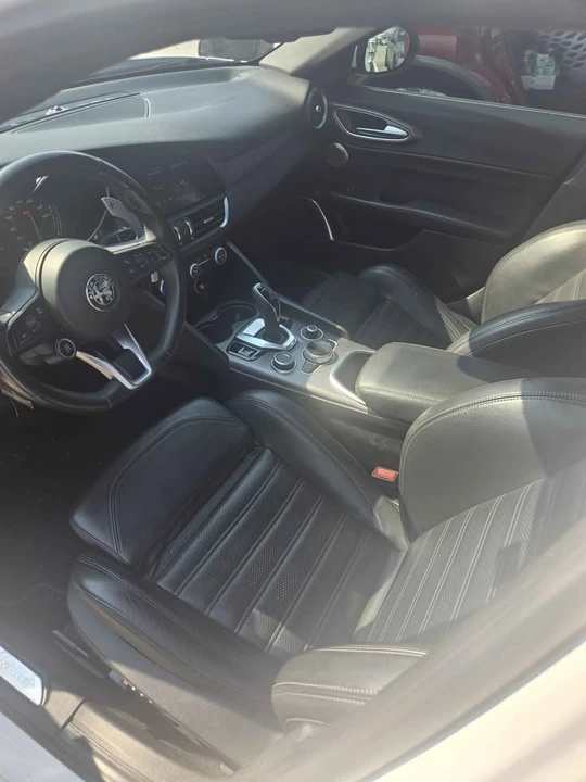 2020 Alfa Romeo Giulia - Image 7 of 10