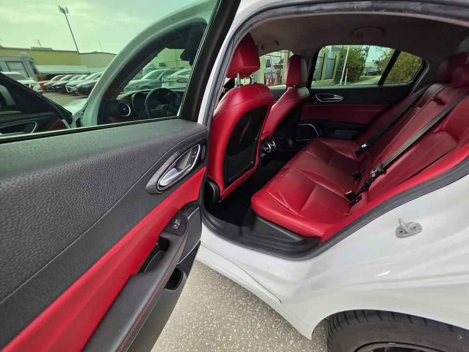 2020 Alfa Romeo Giulia - Image 13 of 18