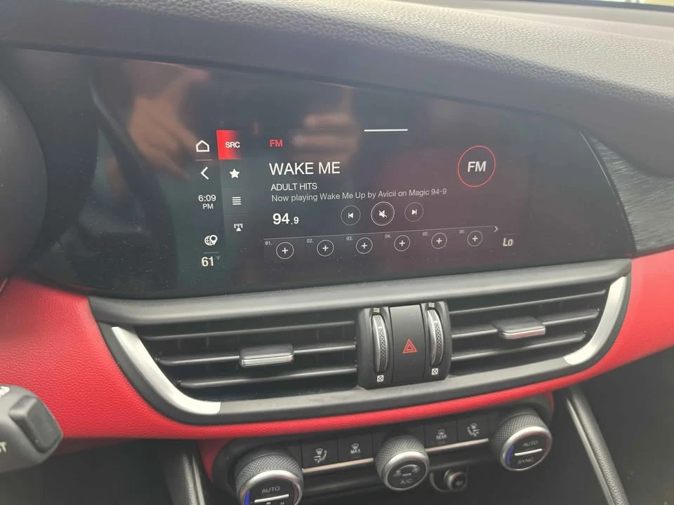 2020 Alfa Romeo Giulia - Image 15 of 18