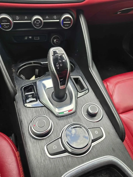 2020 Alfa Romeo Giulia - Image 14 of 18