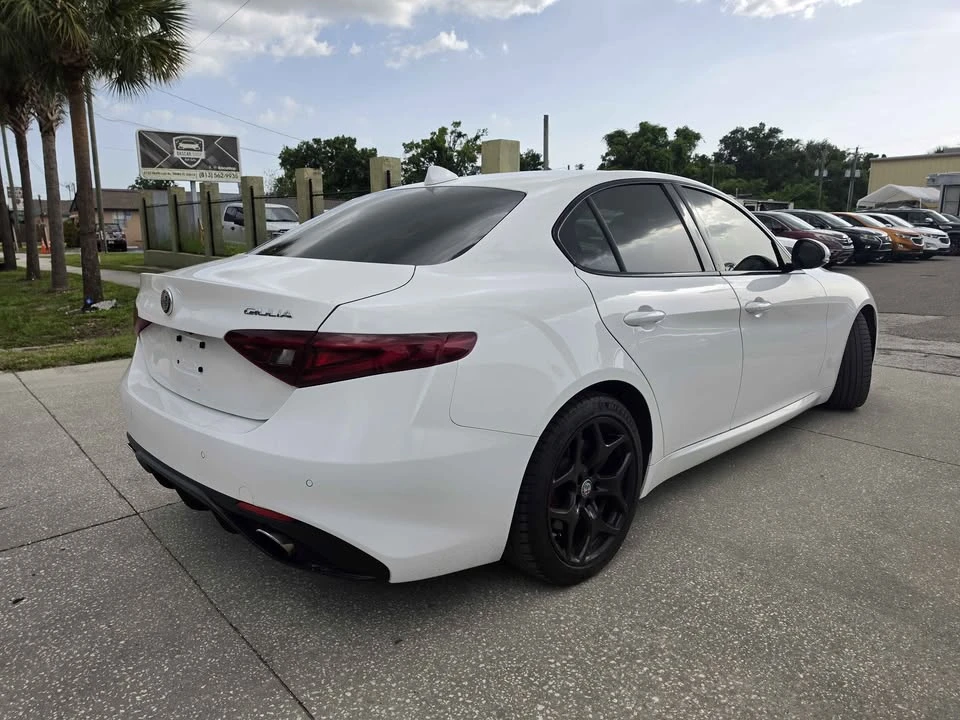 2020 Alfa Romeo Giulia - Image 5 of 18