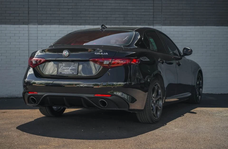2020 Alfa Romeo Giulia - Image 5 of 17