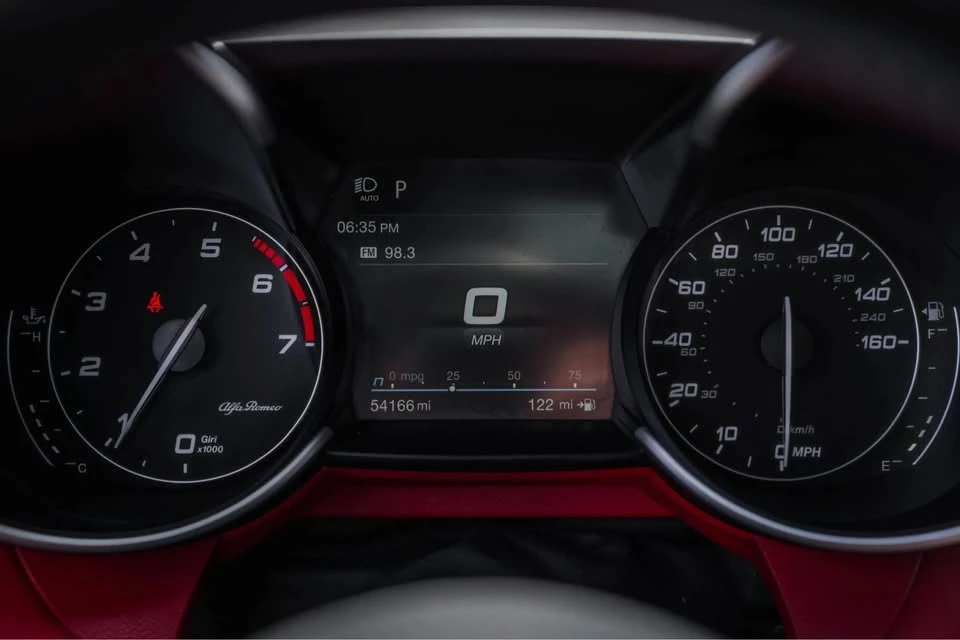 2020 Alfa Romeo Giulia - Image 13 of 17