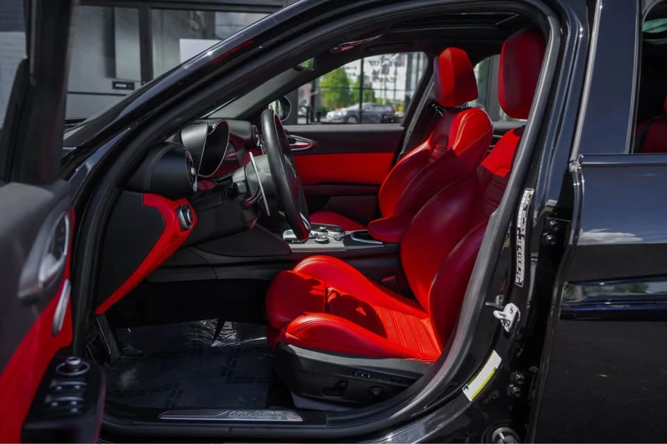 2020 Alfa Romeo Giulia - Image 9 of 17