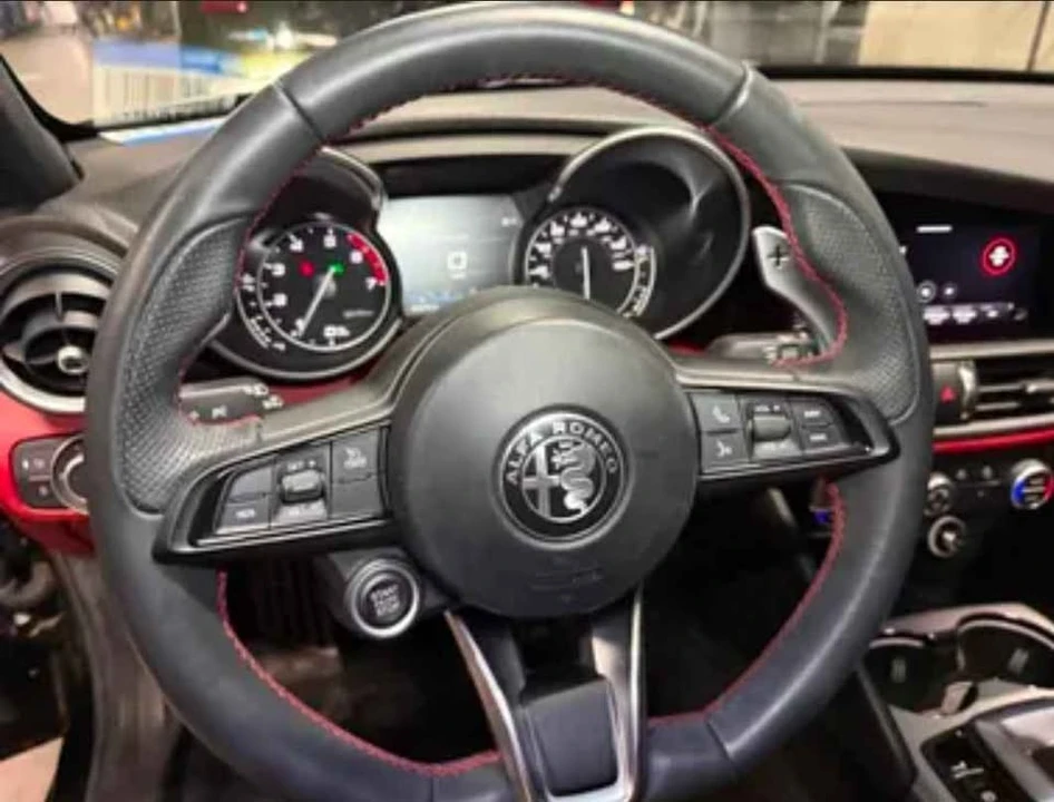 2020 Alfa Romeo Giulia - Image 7 of 17