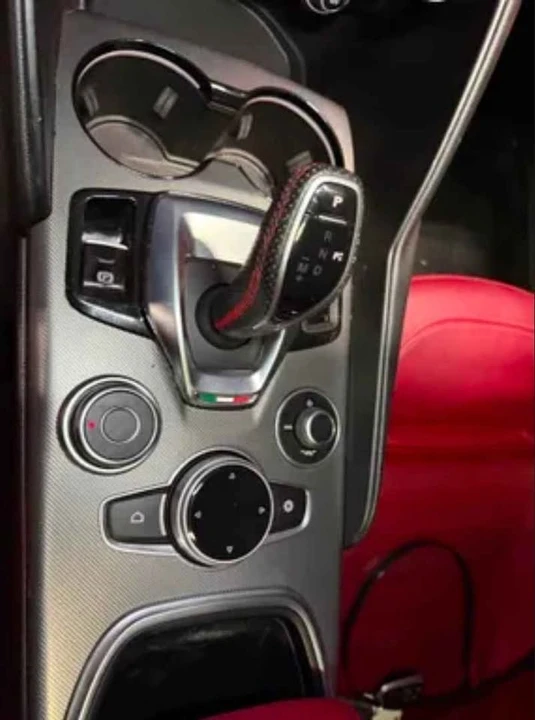 2020 Alfa Romeo Giulia - Image 8 of 17