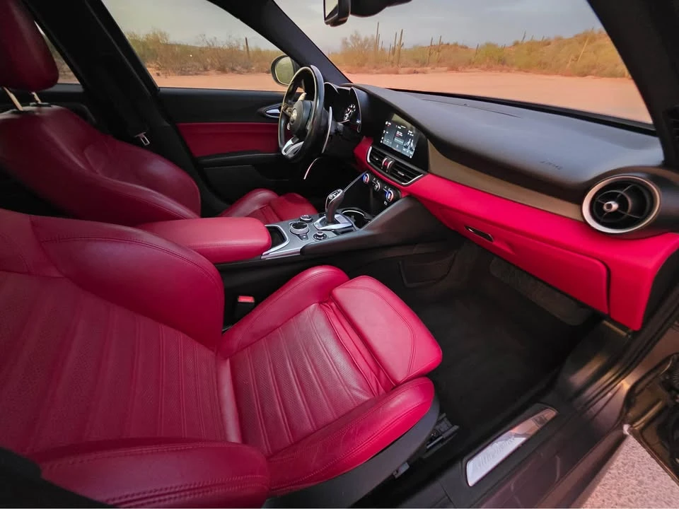 2020 Alfa Romeo Giulia - Image 14 of 17