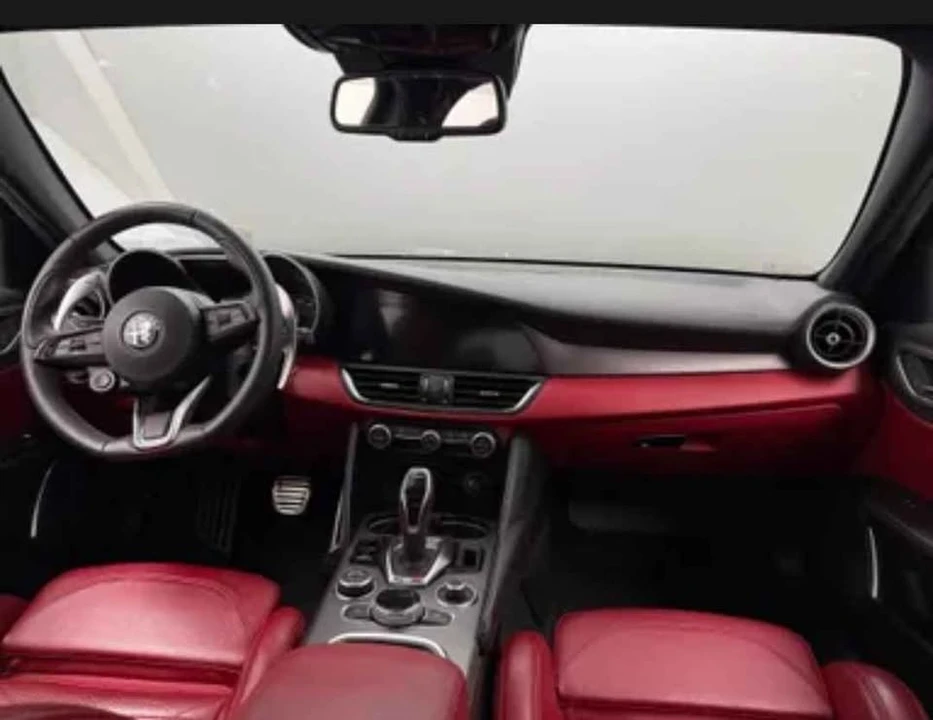 2020 Alfa Romeo Giulia - Image 14 of 17