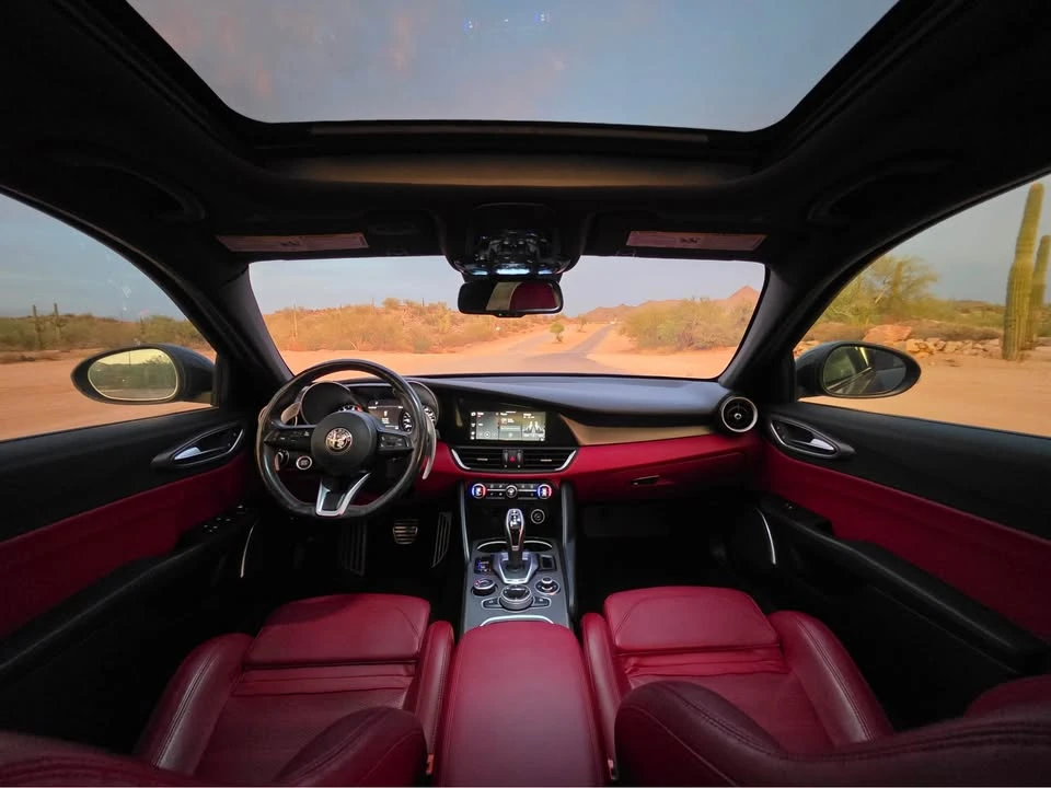 2020 Alfa Romeo Giulia - Image 16 of 17