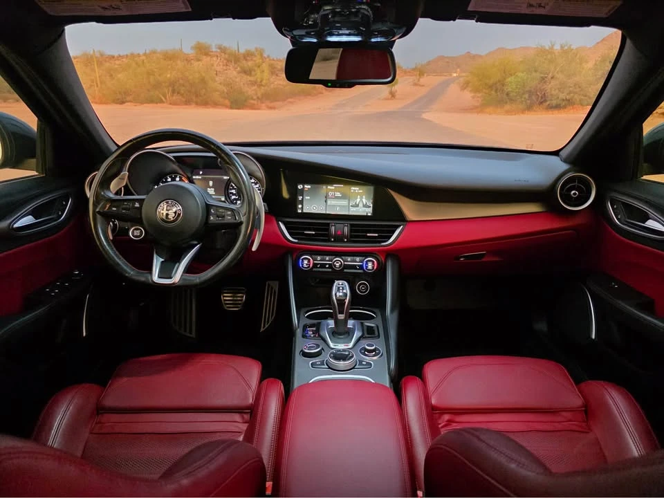 2020 Alfa Romeo Giulia - Image 9 of 17