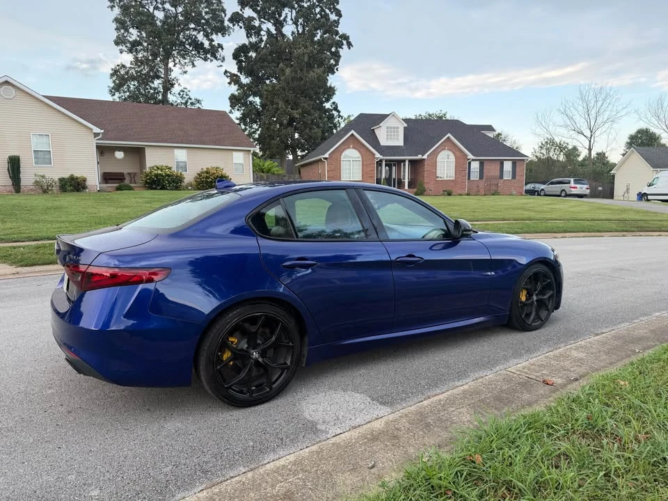 2020 Alfa Romeo Giulia - Image 5 of 16