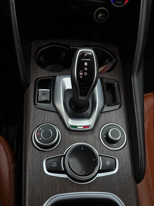 2020 Alfa Romeo Giulia - Image 13 of 16