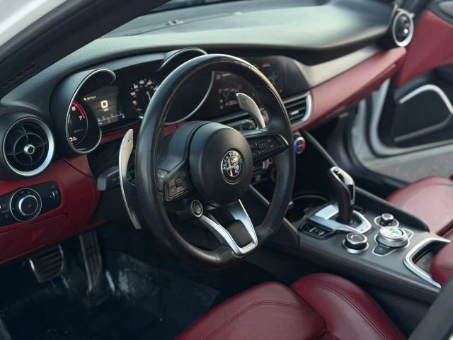 2020 Alfa Romeo Giulia - Image 16 of 26
