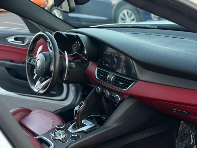 2020 Alfa Romeo Giulia - Image 14 of 26