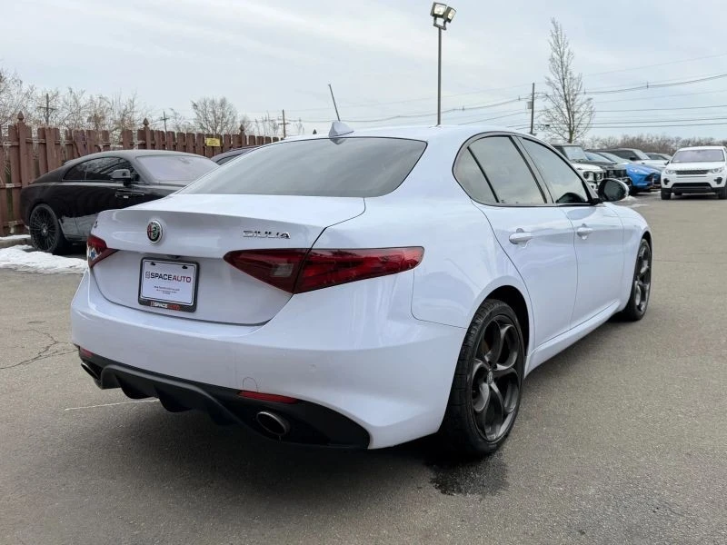 2020 Alfa Romeo Giulia - Image 5 of 12