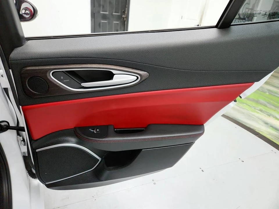 2020 Alfa Romeo Giulia - Image 28 of 31
