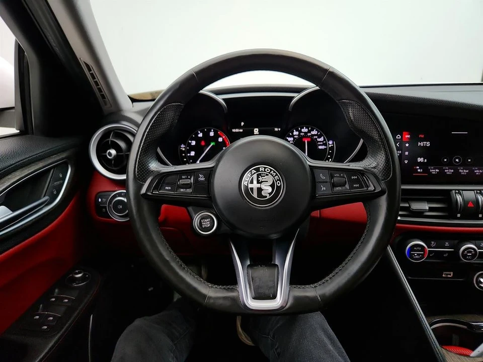 2020 Alfa Romeo Giulia - Image 17 of 31
