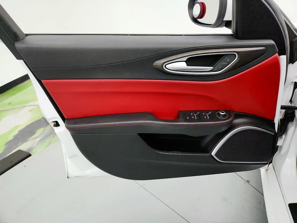 2020 Alfa Romeo Giulia - Image 20 of 31