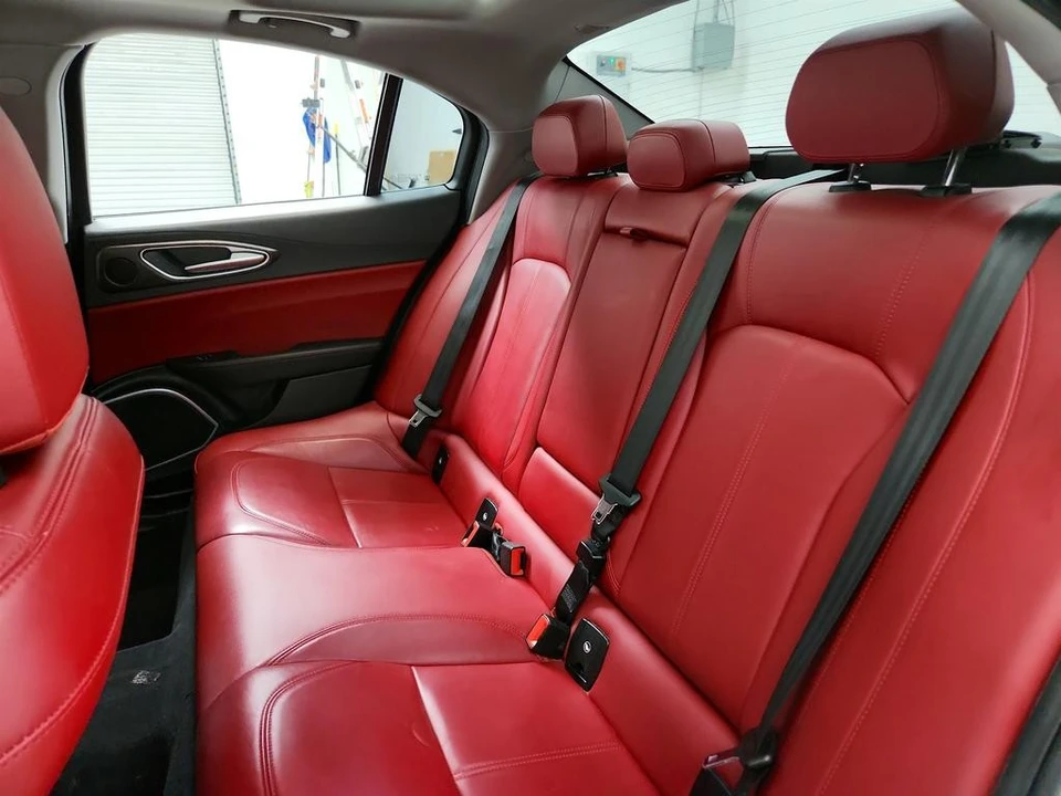 2020 Alfa Romeo Giulia - Image 23 of 31