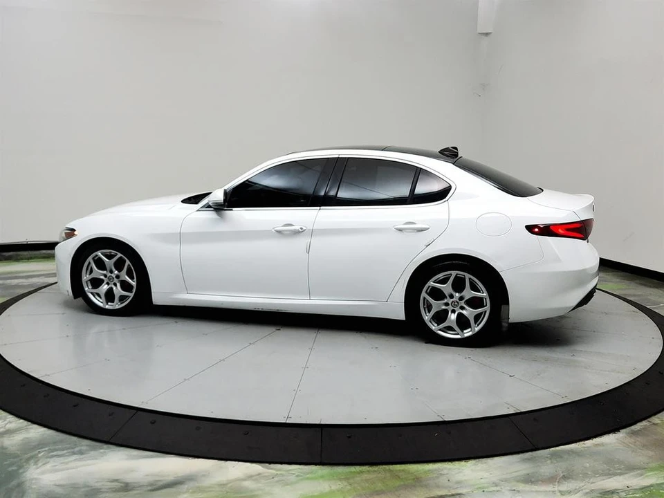 2020 Alfa Romeo Giulia - Image 7 of 31