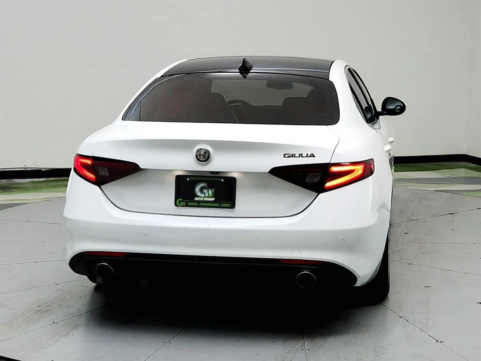 2020 Alfa Romeo Giulia - Image 5 of 31