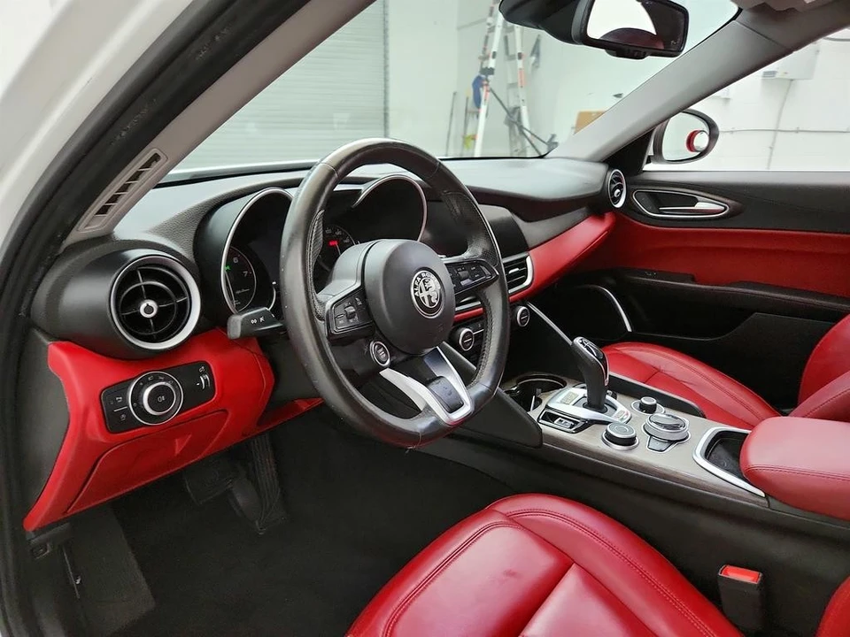 2020 Alfa Romeo Giulia - Image 13 of 31