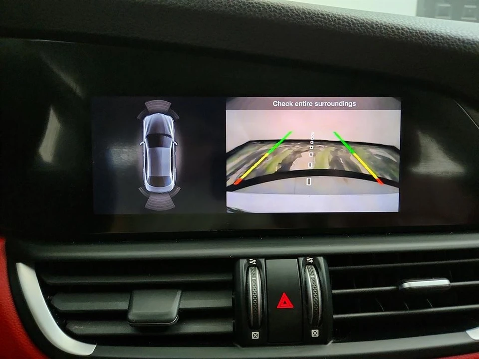2020 Alfa Romeo Giulia - Image 15 of 31