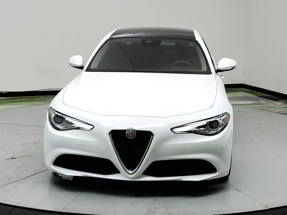 2020 Alfa Romeo Giulia - Image 2 of 31