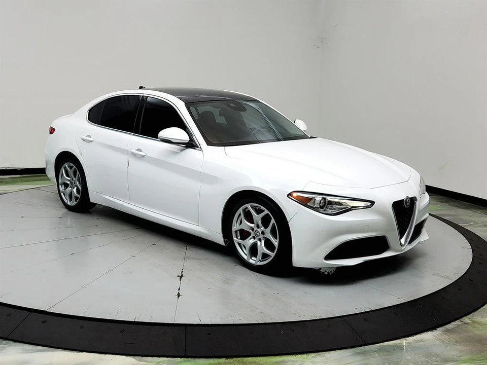 2020 Alfa Romeo Giulia - Image 3 of 31