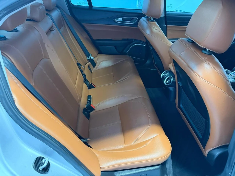 2020 Alfa Romeo Giulia - Image 24 of 31