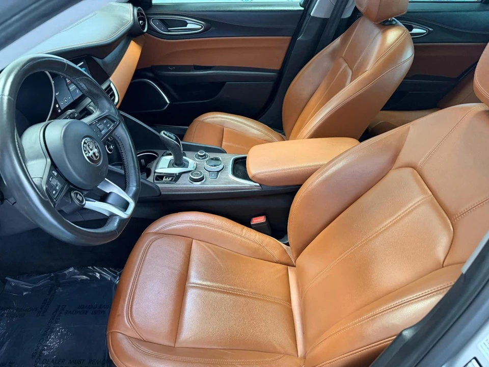 2020 Alfa Romeo Giulia - Image 16 of 31