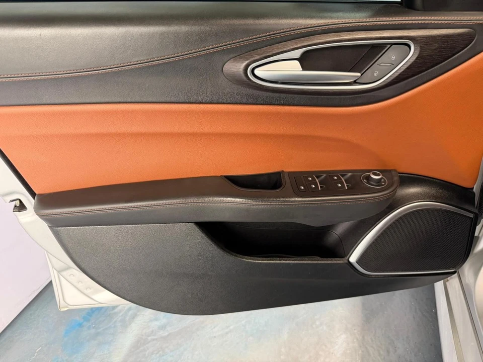 2020 Alfa Romeo Giulia - Image 11 of 31