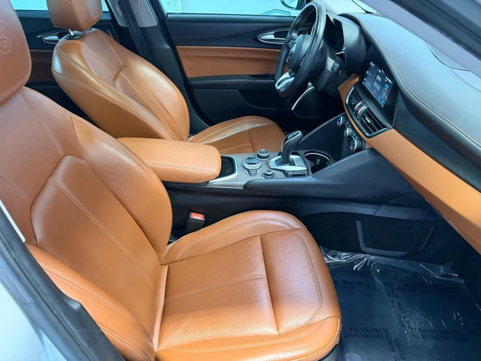 2020 Alfa Romeo Giulia - Image 26 of 31
