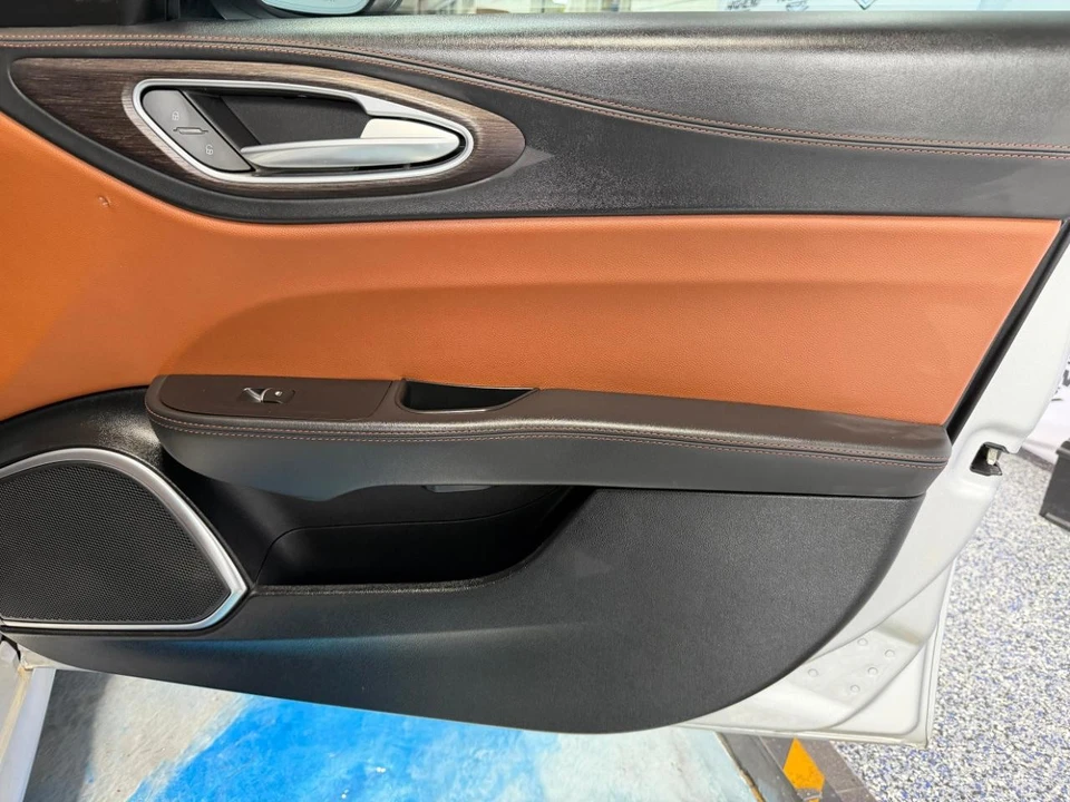 2020 Alfa Romeo Giulia - Image 25 of 31