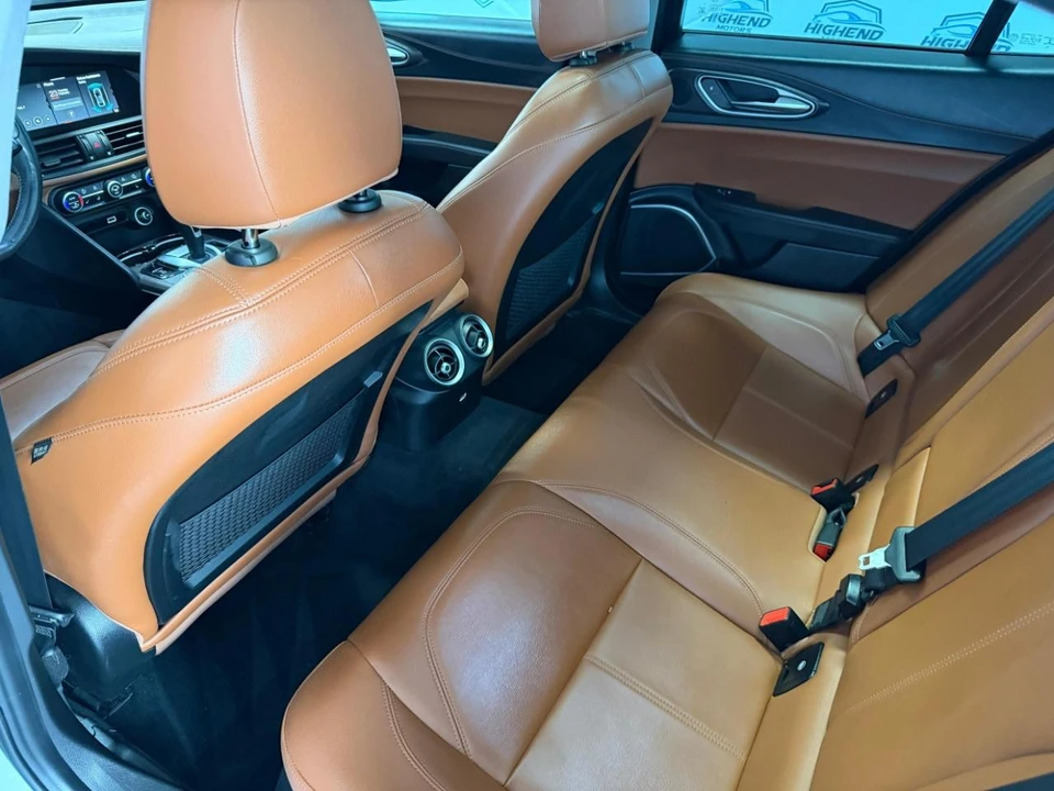 2020 Alfa Romeo Giulia - Image 19 of 31