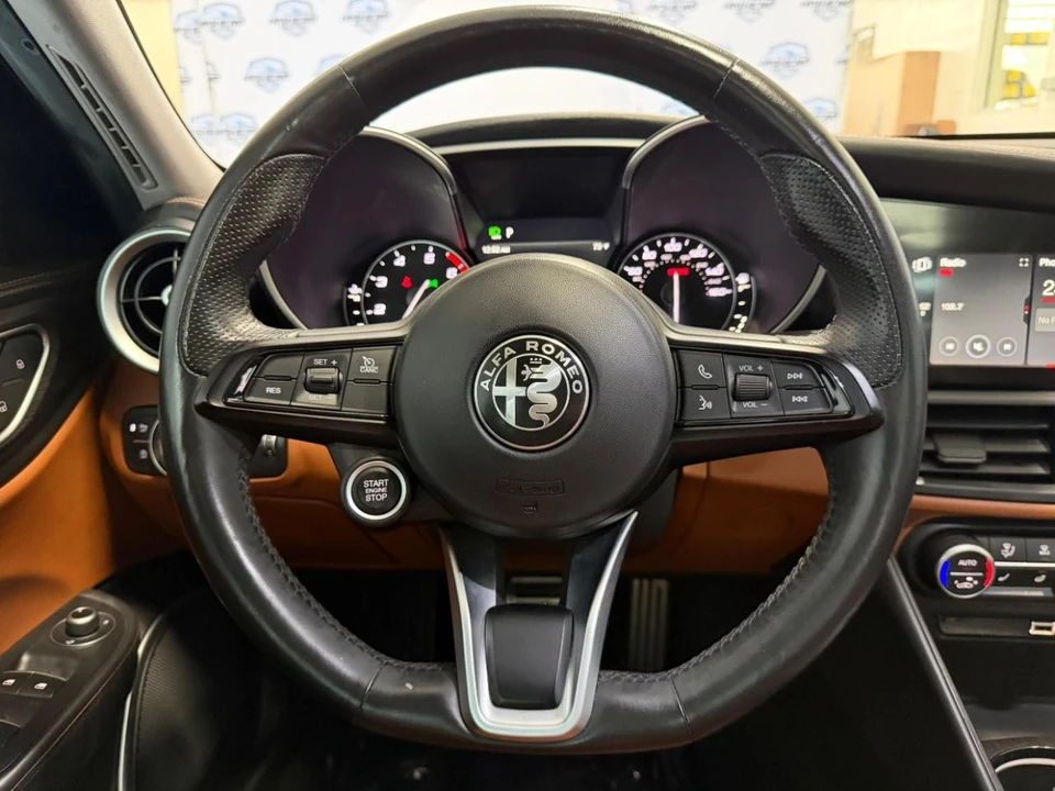 2020 Alfa Romeo Giulia - Image 30 of 31