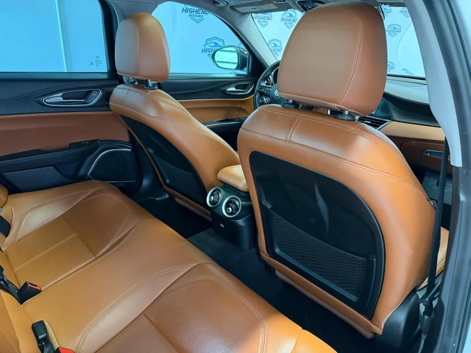 2020 Alfa Romeo Giulia - Image 23 of 31