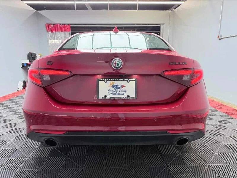 2020 Alfa Romeo Giulia - Image 5 of 12
