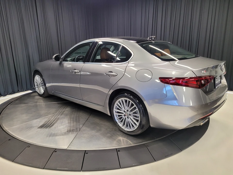 2020 Alfa Romeo Giulia - Image 11 of 12