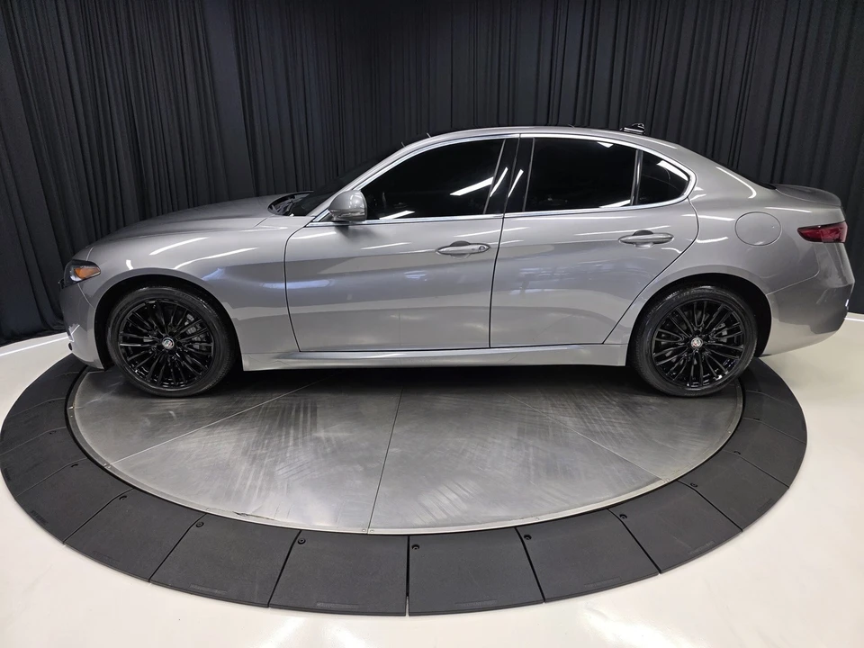 2020 Alfa Romeo Giulia - Image 10 of 12