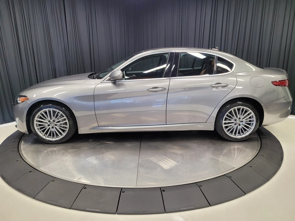2020 Alfa Romeo Giulia - Image 10 of 12