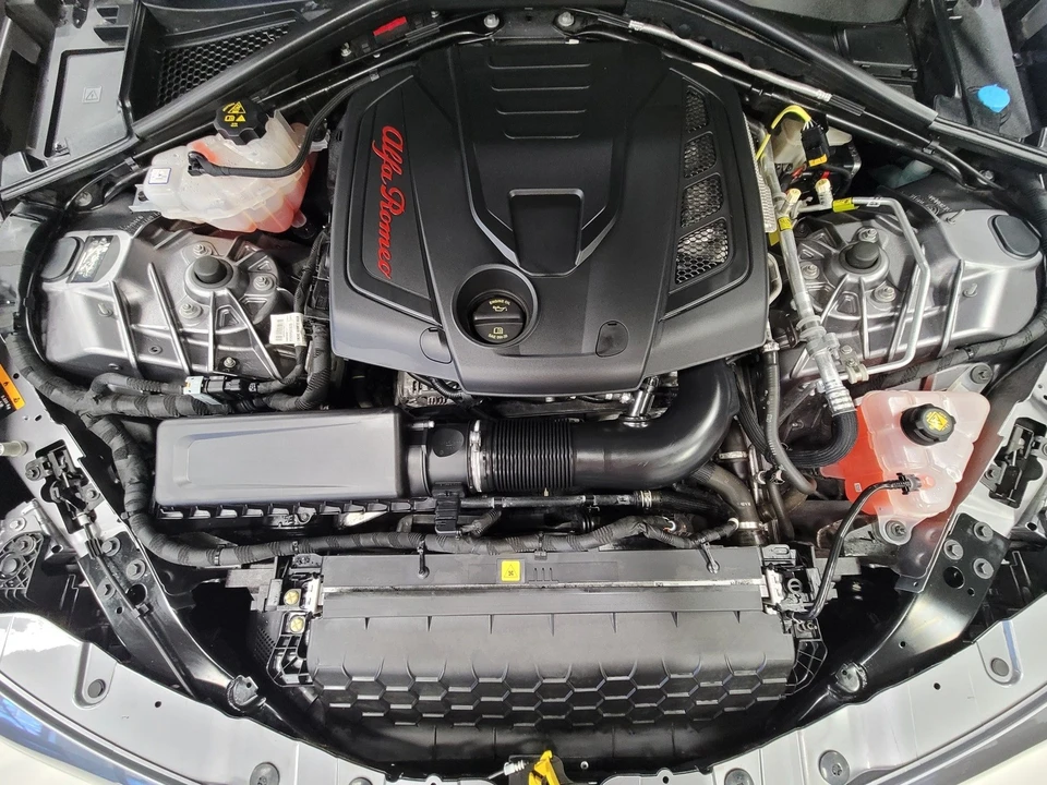 2020 Alfa Romeo Giulia - Image 5 of 12
