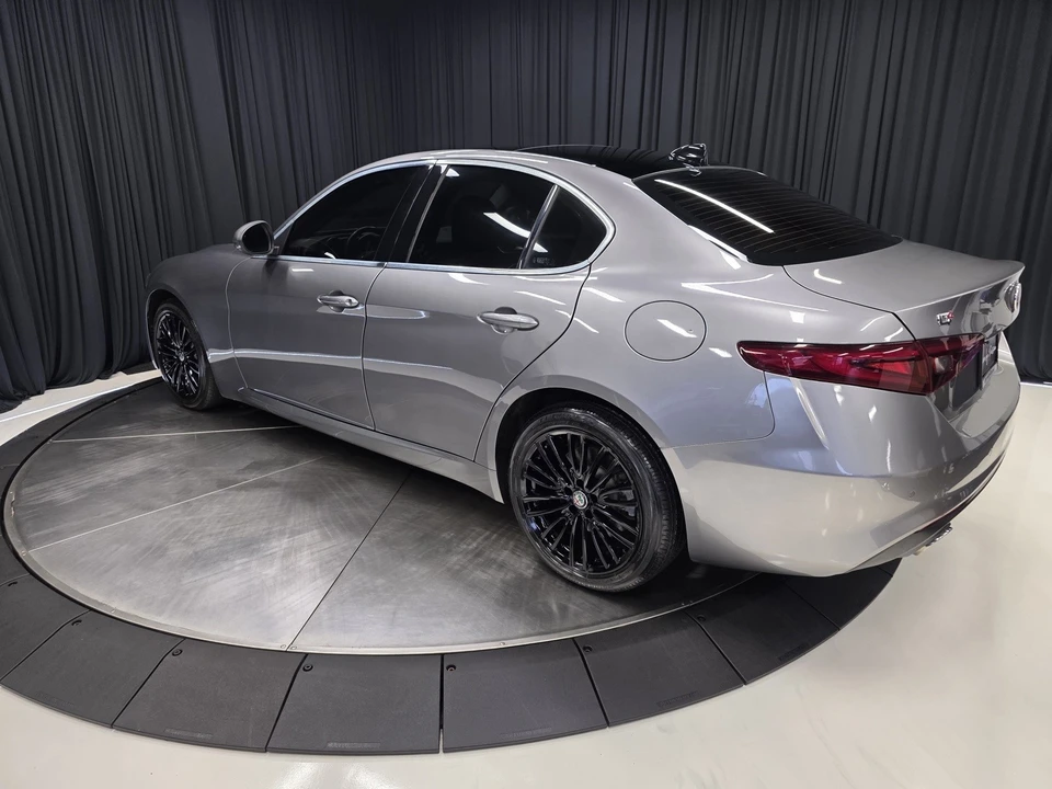 2020 Alfa Romeo Giulia - Image 11 of 12